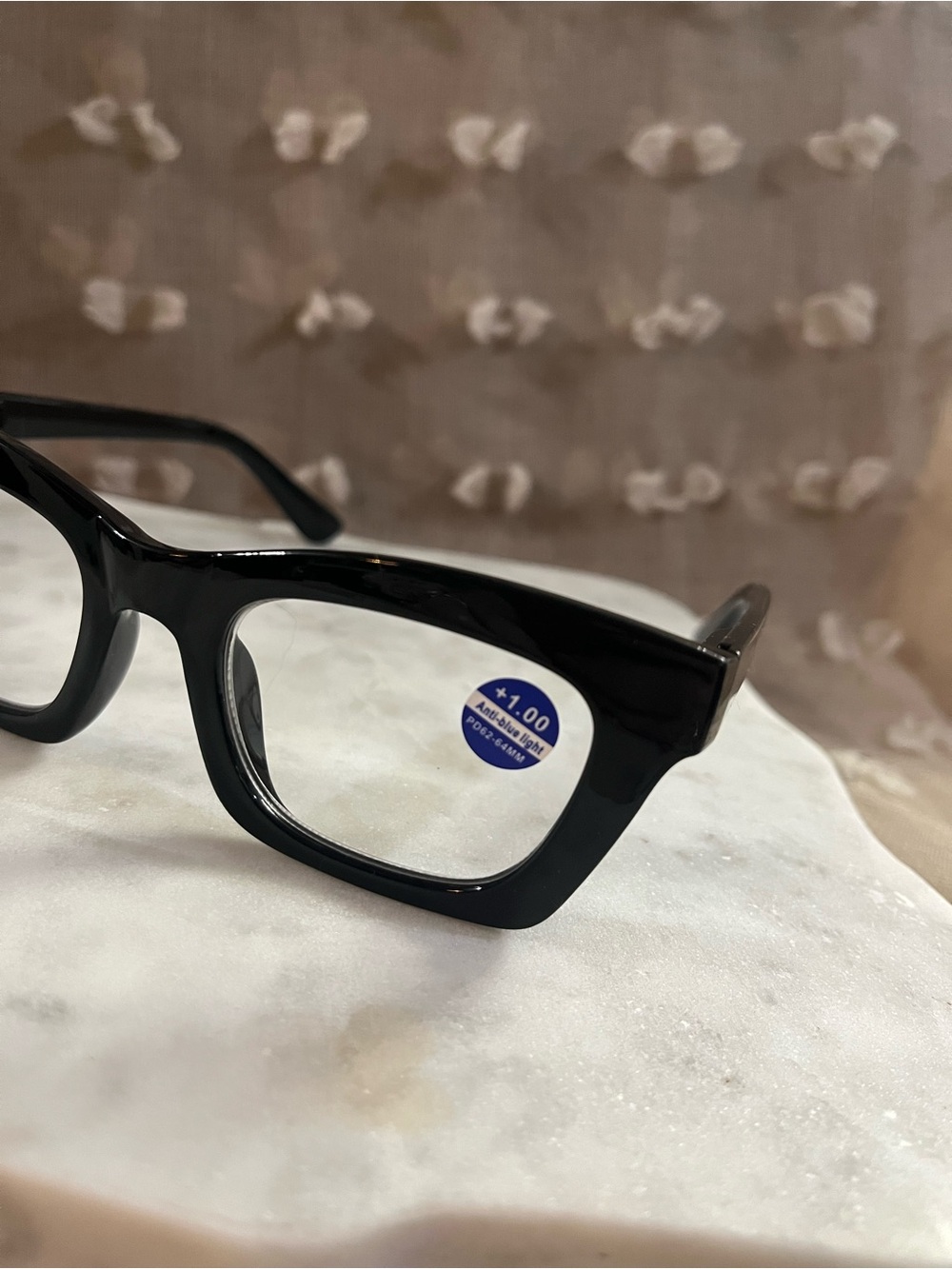 Black chunky frame readers +1.00 Strength - Picture 2 of 7